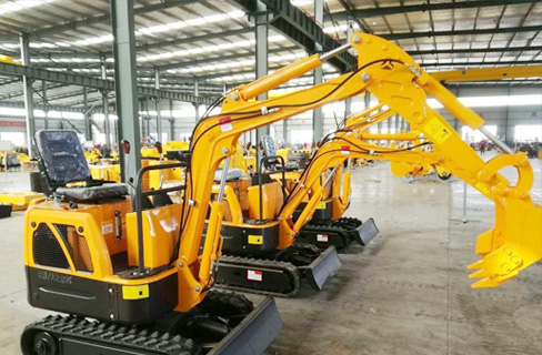 What are the characteristics of small hydraulic excavator?